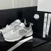 Designer-Turnschuhe, Laufschuhe, Mode, luxuriöser Vintage-Wildleder-Sneaker aus Stoff, reflektierender Kanal-Sneaker, lässiger, muffinfarbener, dicker Sohlen-niedriger Leder-Sneaker für Damen