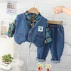 衣料品セットベイビーボーイズデニムベスト格子縞のシャツジーンズキッズ服セット子供スポーツウェアスプリングスプリング幼児幼児服1-4年230614