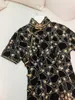 2023 Summer czarne złote cekiny Cheongsam Sukienka Kontrast Kolor krótkiego rękawa przyciski kołnierza Midi Sukienki J3L127516