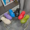 2023 Designer Kvinnor tofflor Mens Summer Beach Flat Slipper läder gummi man kvinna sandaler utomhus sandal mode lyxiga damer elfenben glider kvinnor män glid