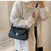 الأكياس المسائية أنيقة بورة بوريز كتف كتف القلب HERTY HASP LADIES UNDARM BAG Luxury Female Handbags Crossbody