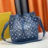 23SS Womens Luxurys Designers Totes sac sacs à main en denim fleurs de seau bleu shouder crossbody body women sac sac à main sac à main 28 cm