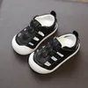 Sandali Scarpe da bambina Fondo morbido Scarpe da ginnastica per bambini Tinta unita Estate Ragazzi Spiaggia Nero Bianco 230615