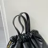 ryggsäck designer ryggsäck lyx kvinnor väska axelväska sömmar guld spänne design stor kapacitet modestil väska med liten handväska mycket bra