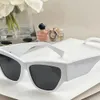 2023 Fem-stjärnig recension av den nya modellen högkvalitativ PC-harts Full Frame Wide Glasses Ben Design Fashionabla Punk Rock Style Women's Solglasögon Italiensk fransk stil