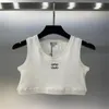 Summer Designer Women T-shirt Topps TEES CROP EBRODERY SEXY AUDOLD Black Tank Casual ärmlösa rygglösa toppskjortor