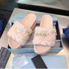 Slippers 2021luxurys المصممين للسيدات السيدات الصوف شرائح الشتاء الفراء الرقيق فروي الصندل النعال الدافئة مريحة غامضة الفتاة Flip Slippers Size 35 J230615