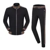 1 Herrspårsdräkter Designer Mens Tracksuit Luxury Men Sweatsuits Lång ärm klassisk modeficka som kör casual man kläder kläder byxor jacka två bit bq24