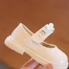 First Walkers Spring Infant Leather Shoes Baby Girls Toddle Shoes With Pearl Patent Leathe Shoes Bottom Children Soft Party Shoes 230614