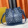 23SS Womens Luxurys Designers Totes sac sacs à main en denim fleurs de seau bleu shouder crossbody body women sac sac à main sac à main 28 cm