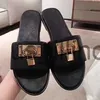 Pantoufles Beac Classique Talon Plat Été Paresseux Designer Métal Dessin Animé Grosse Tête tongs en cuir dame Diapositives femmes chaussures Hôtel Bain Dames sexy Sandales Grande taille J230615