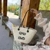 Tasarımcı Beach Bag 2024 Kadın Tote Lüks Marka Desigenr El çantası Fiber Dokuma Deri Alışveriş Çantası Sebze Sepet Beach Resort Tote Bagid Qwertyui879