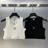 Summer Designer Women T-shirt Topps TEES CROP EBRODERY SEXY AUDOLD Black Tank Casual ärmlösa rygglösa toppskjortor
