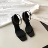 Sandales Casual Designer Lady Mode Femmes Chaussures Noir Brevet Peep Toe Bretelles Talons Hauts Stiletto Stripper Zapatos Mujer Sandalias