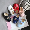 First Walkers Children's Candy Color Baby Shoes Soft Bottom Spring Smooth Leather Children Girl Shoes Princess Party Shoes Bow-tie D04203 230614