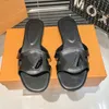 Designer Dam Reveal Platta Sandaler Mode Läder Gummitryck Läder Högkvalitativ Top Flip Flops Outdoor Beach Slide Sola Tofflor 35-40