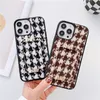 Custodia pieghevole di lusso in pelliccia con motivo pied de poule Vogue per iPhone 14 13 12 11 Pro Max Samsung Galaxy S23 Ultra S22 Plus S21 S20 Cover posteriore in peluche