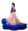 Prinzessin Königsblaue Blumenmädchen-Festzug-Kleider für Hochzeit, Designer, rückenfrei, Spitze, Applikationen, Rüschen, Kinder, formelle Kleidung, erste Kommunion