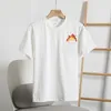 LOW2023WE Freizeithemd, hochwertige Oberteile mit Logo-Stickerei. Moving CASTLE, schlicht gestricktes T-Shirt mit Rundhalsausschnitt, Flammen-Stickerei-Logo, kurze Ärmel