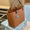 2023- Дизайнерская сумка сумки женская сумочка кроссбалди цветочные дамы повседневная подлинная кожаная сумка для торговых точек плеча женская большая сумочка