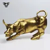 Obiekty dekoracyjne Figurki żywiczne Golden Wall Street Bull posąg Modern Wox For Home Oficjalne wystrój tabletopa Akcesoria Zgrabna rzeźba 230614