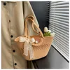 Bolsos de playa 23 New Vine Knitted Pearl Tote Bag Bolso tejido a mano para mujer Estilo de vacaciones Hombro de gran capacidad