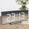 Skrivbordsklockor LED Digital Alarm Clock Desk bordsklocka Böjda skärmurklockor för barn sovrum temperatur snooze funktion hem dekor klocka 230615