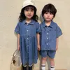 家族を一致させる衣装の夏の子供服セット