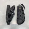 Högkvalitativ totem Sandaler Roman Flat Shoes Women's Casual Designer Outdoor Luxury Slippers Kvinnor Flat Bottom Bekväm strandsandaler