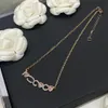 Designer de luxe Saint Valentin Chokers Colliers Top Qualité 18K Plaqué Or Pendentif Collier Marque Lettre Laiton Matériel Coeur Cristal Bijoux Chaîne 45 cm avec Boîte