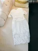 2023 Verão Branco Xaile Com Painéis Vestido De Renda Floral Manga Curta Decote Redondo Borboleta Frisado Cinto Midi Vestidos Casuais N3L122343