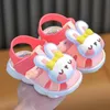 Sandaler baby sommar 3d kanin björn pojkar flickor barn tecknad pvc non slip barn mjuk botten krok loop strandskor 230615