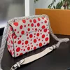 23ss kvinnor axelväska läder shopping väskor vita prickar handväska lyxiga designers tote shouder cross body väska med original metall fästelement handväska påse 23 cm