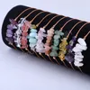 Färgglada oregelbundna naturliga krossade stenpärlor flätade armband för kvinnor flickor handgjorda vävda reiki helande stenarmband