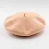 Berets zuxi wełna mieszanka francuska beret dla kobiet mężczyzn w zwykłych kolorach panie moda elegancka i słodka dziewczyna hurtowa zimowa hurt hurtowy Z0613