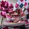 Tazze Piattini Creativo europeo Highgrade Purple Bone China Tazza da caffè e piattino Tazza bordata in oro British Afternoon Tea Party Drinkware