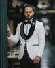 Nieuwe Witte Jaquard Bruiloft Pakken Voor Bruidegom Zwarte Sjaal Een Knop Kostuum Homme Pour Mariage Blazer Tuxedos Pak 3 Stuks Jas + Vest + Broek