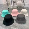 Mujeres verano color caramelo diseñador cubo sombrero pareja viajes al aire libre deportes cristal material carta bordado 5 colores casquette250n