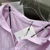 Kvinnor Tracksuits Sexig skjorta Shorts Suit Lång ärm Blus Vertikala ränder Fashion Casual Pink Clothing Set med hängslen Midjeband SML