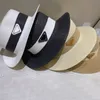 Kvinnor Flat Top Hat Color Matching Straw Hats uppenbara varumärkes Triangel Logo Fyra färger Elegant Seaside Wear Matching Accessories Bucket Cap