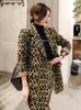 Vestidos de trabalho Outono Feminino Vintage Elegante Estampa de Leopardo Manga Comprida Bolso Solto Jaqueta Casaco Outerwear Feminino Cintura Alta Saia Conjunto de 2 Peças