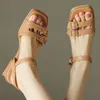 Mid Hak Vrouwen Sandalen 2023 Zomer Nieuwe Retro Vierkante Kop Gesp Ontwerp Meisjes Strand Mode Toevallige Vrouwen Schoenen Dropshopping