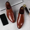 Chaussures habillées 2023 Est hommes d'affaires Oxfords ensemble de pieds noir marron mâle bureau mariage pointu hommes en cuir