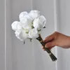 Flores decorativas, 7 Uds., ramo de rosas, sensación hidratante, tacto Real, ramo de novia falso, diseño de mesa de boda, decoración del hogar, accesorios florales Po