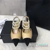 2023 Luxury Designer Party Dress Shoes Moda Sandálias de couro genuíno Super saltos altos bombas de cadeia de pérolas Slingbacks Design Sapatos femininos de calcinha