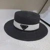 Kvinnor Flat Top Hat Color Matching Straw Hats uppenbara varumärkes Triangel Logo Fyra färger Elegant Seaside Wear Matching Accessories Bucket Cap