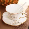 Tazze Piattini Ceramica in stile britannico Set di piattini per tazze da caffè Stampa rose vintage Tazza da tè pomeridiana Porcellana di lusso Home Office