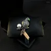 Brooches Upscale Retro Brooch Women's Elegant Parrot Corsage Luxury Coat Animal Pin Korean Versatile Accessories Rhinestone Jewelry