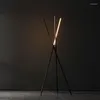 Vloerlampen Nordic LED Minimalistische Creatieve Lamp Aluminium 3-punts Verticale Verlichting Woonkamer Slaapkamer Sfeer Verlichting Decoratie