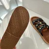 نبتات مصممة العلامة التجارية النسائية الجديدة الفاخرة الرومانية الرومانية Slippers Three Lace Up Fashion Triumphal Arch Slippers Flip-Flops